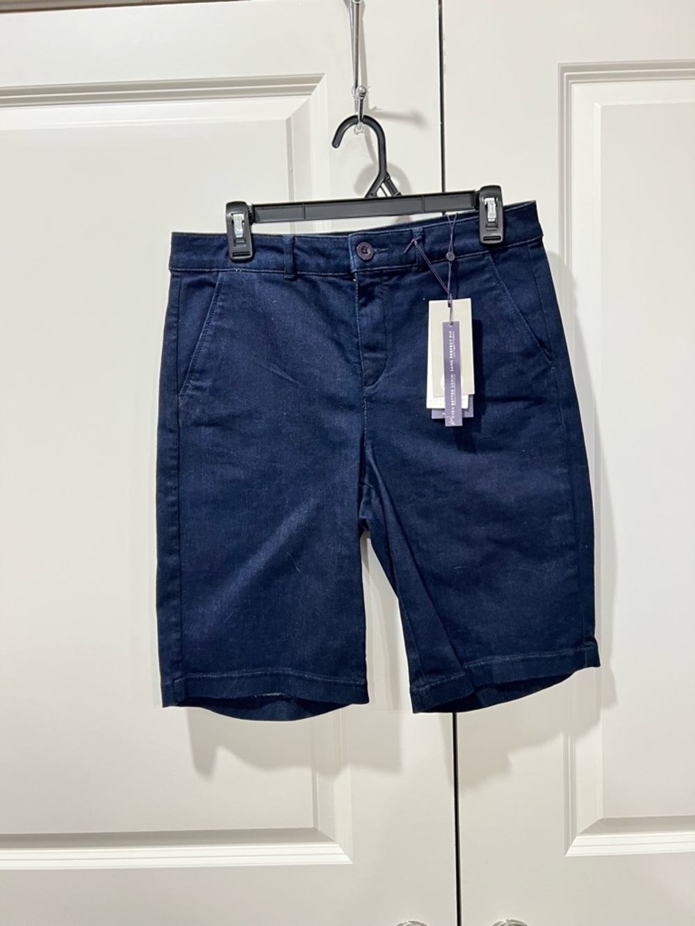 NWT NYDJ liftxtuck Women’s Navy Chino Shorts - Classic Tailored Fit